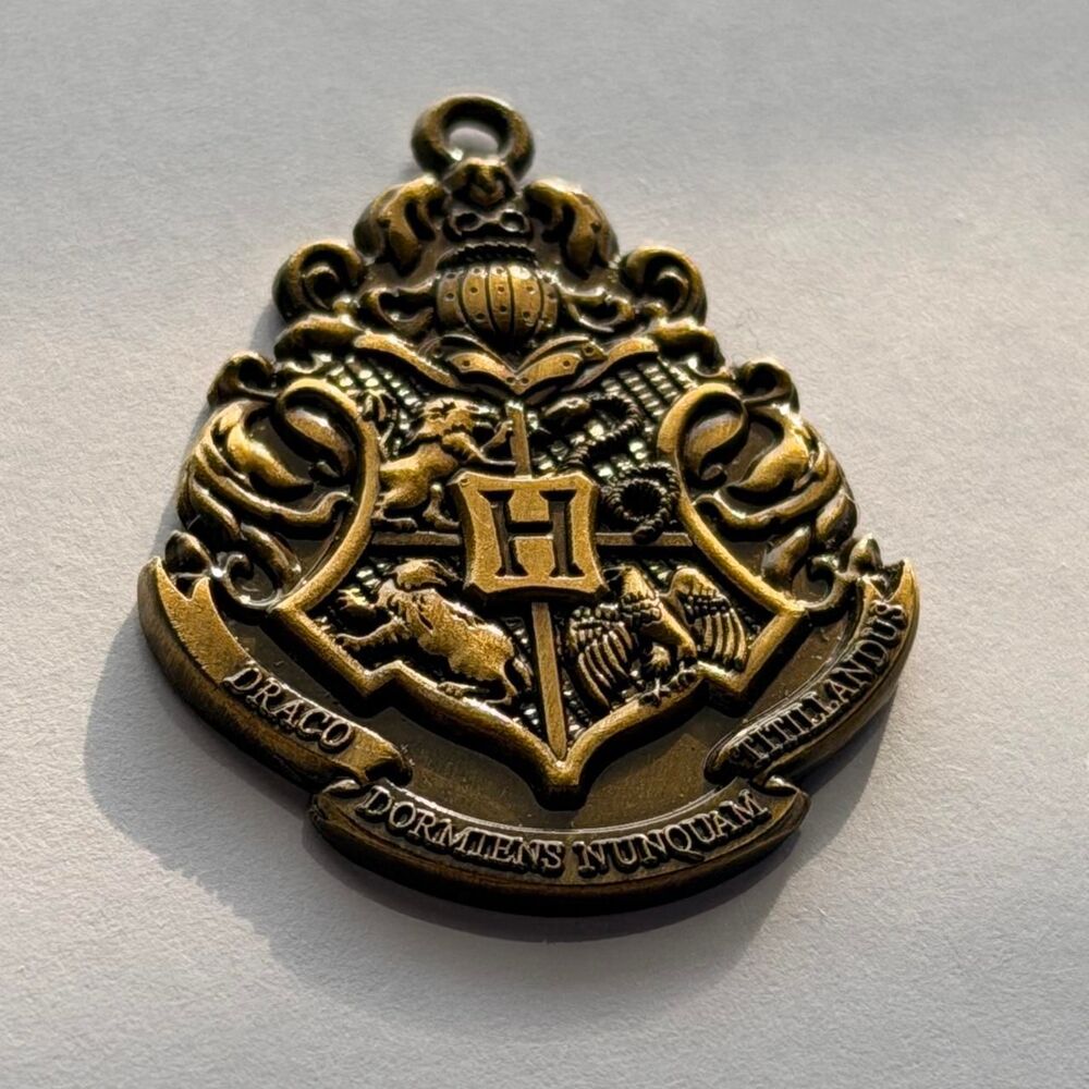Hogwarts Harry Potter gold metal charm #harrypotter #charm #jewelry